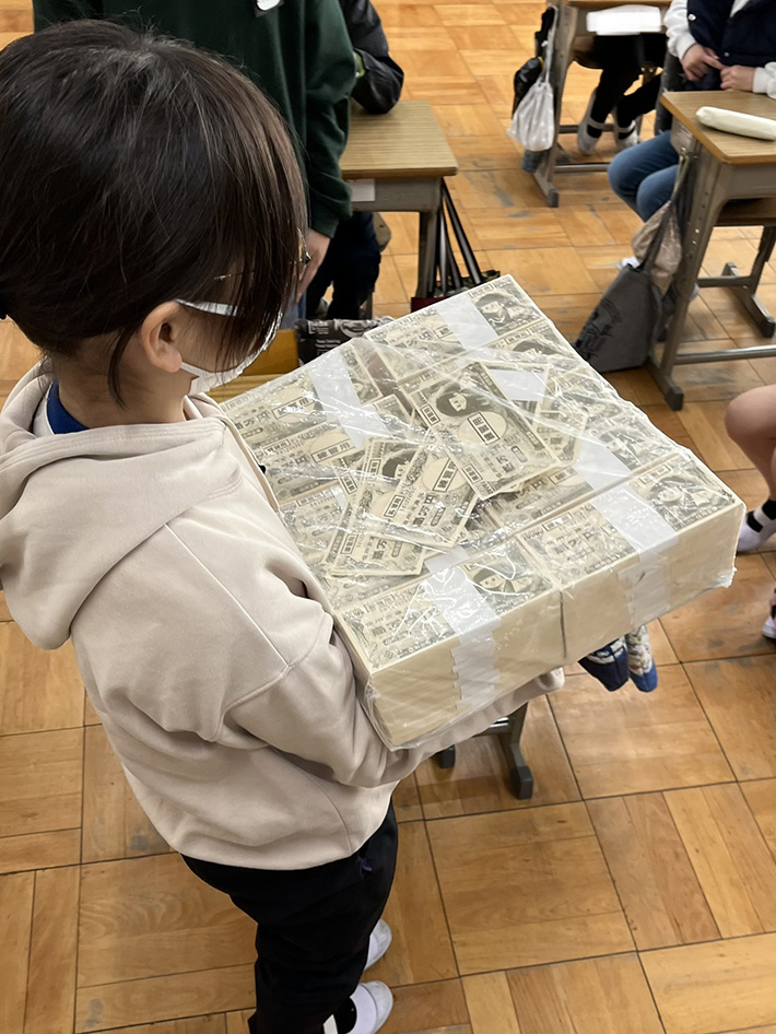 1億円の重さを体感