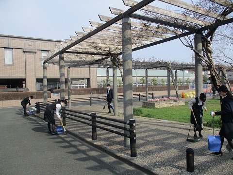 本店営業部「ジャンボ公園清掃活動」