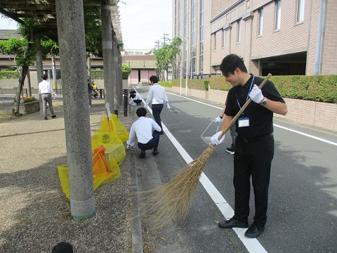 本店営業部「ジャンボ公園清掃活動」