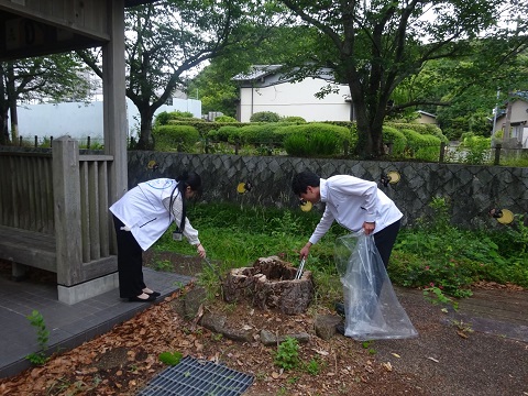 岩田支店「よろず口公園、ホタルの宿、葦毛湿原の清掃活動」