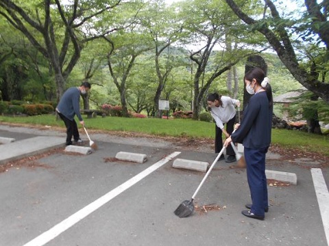 新城支店「桜淵公園の清掃活動」