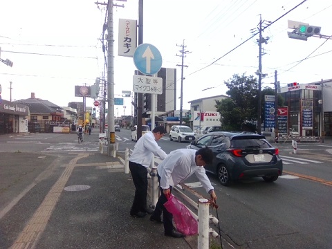 豊川支店「豊川市中央通の清掃活動」